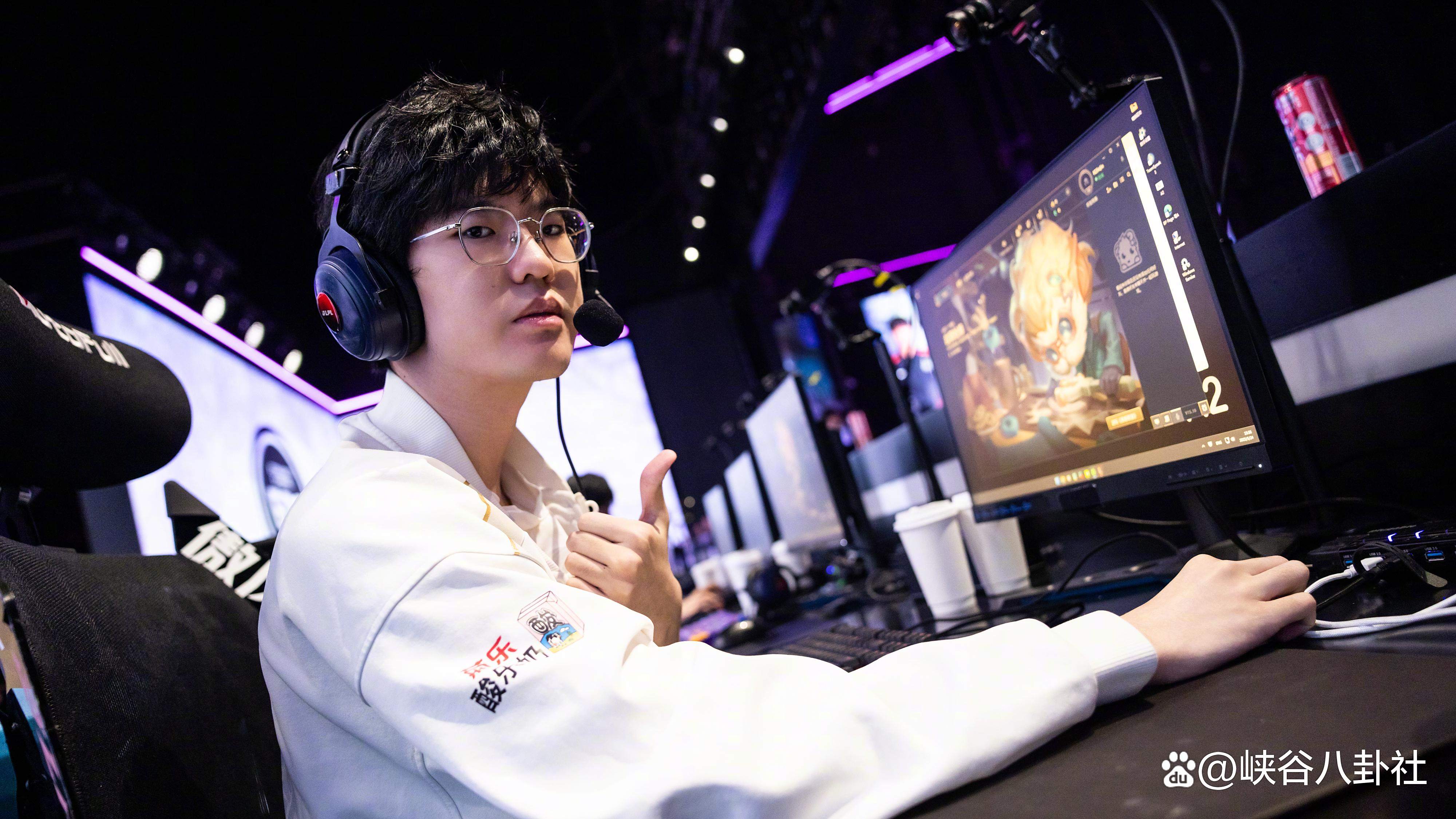 KAIYUN-包含Rookie重返赛场，晋级下一阶段首场状态出色，RNG观众沸腾！比赛高潮迭起的词条